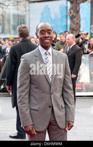 Londres, Royaume-Uni. 18 avril 2013. Don Cheadle qui joue James Rhodes/machine de guerre au film assiste à la première UK de Iron Man 3, à l'Odeon Leicester Square. Credit : Pete Maclaine/Alamy Live News Banque D'Images