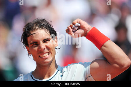 Monte Carlo, Monaco. 18 avril, 2013. Tennis Masters. Troisième tour. Rafael Nadal v Philipp Kohlscreiber Rafael Nadal célèbre la victoire. Pic : Neal Simpson/Paul Marriott Photography Banque D'Images