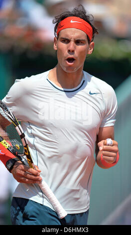 Monte Carlo, Monaco. 18 avril, 2013. Tennis Masters. Troisième tour. Rafael Nadal v Philipp Kohlscreiber Rafael Nadal célèbre la victoire. Pic : Neal Simpson/Paul Marriott Photography Banque D'Images