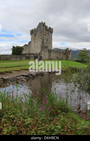 Le Parc National de Killarney, comté de Kerry, Irlande. Réserve de biosphère de l'UNESCO. Le Château de Ross. Banque D'Images