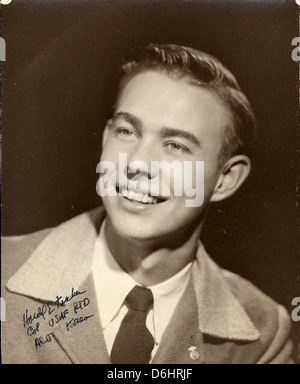 Harold Fischer était un as de combat renommé de la guerre de Corée, connu pour ses actions héroïques et ses contributions pendant le conflit. Il a volé pour l'US Air Force et a été crédité de nombreux ennemis tués, gagnant une réputation de pilote qualifié. Son implication dans la guerre de Corée reste un chapitre notable de l'histoire de l'aviation militaire. Banque D'Images