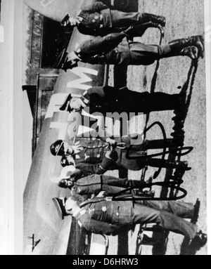 Harold Fischer, connu sous le nom de 'Paper Tiger' as pendant la guerre de Corée, vola sur le Heinkel He-111. Son expérience de service et de combat demeure une partie importante de l'histoire de l'aviation militaire. Banque D'Images