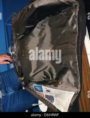 Harold Fischer, connu sous le nom de Paper Tiger ACE, était une figure clé de la guerre de Corée. Cette image capture ses contributions au combat aérien, où il est devenu célèbre pour ses victoires aériennes pendant le conflit. Banque D'Images