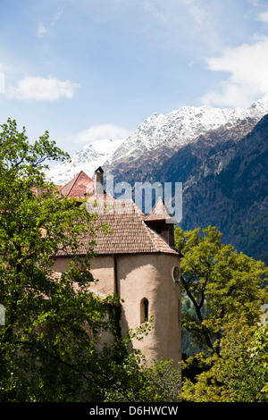 Scena (Schenna) près de Meran (Merano), palais, château. Des Alpes de l'Est, le Tyrol du Sud, Italie. Banque D'Images