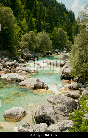 La rivière Soca Rapids près de Bovec, Slovénie Banque D'Images