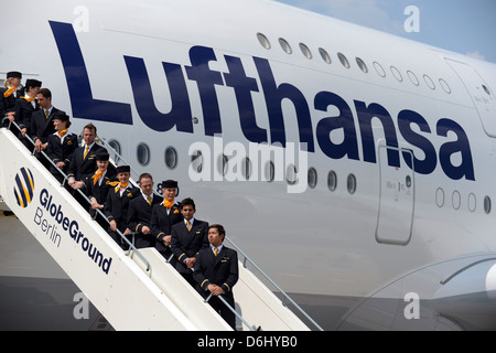Berlin, Allemagne, l'équipage d'un A380 Lufthansa sur la passerelle sur l'aéroport de Berlin-Tegel Banque D'Images