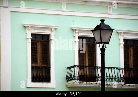 Bâtiment Vert coloré dans la vieille ville de San Juan, Puerto Rico Banque D'Images
