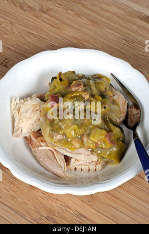 Poulet en sauce moutarde poireaux et bacon avec tapas, Andalousie, Espagne, Europe de l'Ouest. Banque D'Images