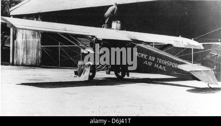 Le Ryan M-1 était un monoplan civil développé par Ryan Aeronautical à la fin des années 1920 Connu pour son design épuré et ses hautes performances, le M-1 a joué un rôle dans les premiers jours de l'aviation civile. Banque D'Images