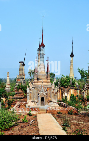 La pagode Shwe Inn santuary Tain Lac Inle au Myanmar Banque D'Images