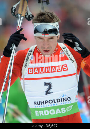 Biathlète norvégien Emil Hegle Svendsen en compétition dans l'épreuve du 12,5 km poursuite aux Championnats du monde de biathlon à Chiemgau Arena à Ruhpolding, Allemagne, 04 mars 2012. Photo : Andreas Gebert Banque D'Images