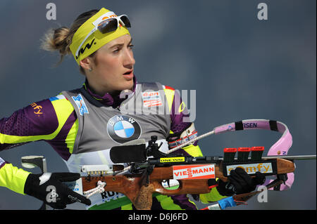 La biathlète française Marie Laure Brunet participe à la women's 7.5 km événement sprint aux championnats du monde de biathlon à Chiemgau Arena à Ruhpolding, Allemagne, 03 mars 2012. Photo : Andreas Gebert Banque D'Images