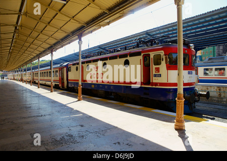 Sirkeci Gar (central railway) Gare la plus ancienne gare de l'arrêt d'Orient Express, Istanbul, Turquie, Europe, Eurasie Banque D'Images