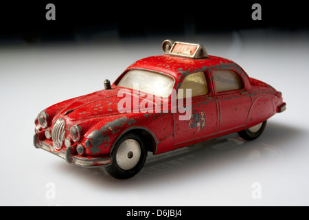 METAL CORGI TOY VOITURE depuis des années 1970, Jaguar Pompiers rétro Banque D'Images