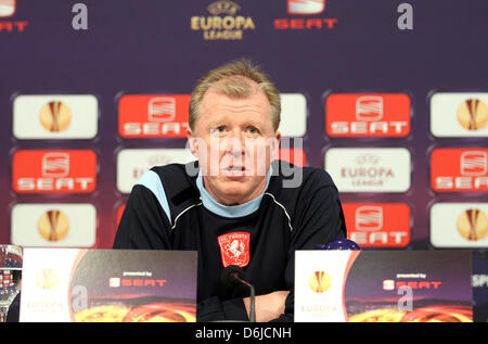 Enschede est l'entraîneur-chef Steve McClaren prend part à une conférence de presse à l'Arena AufSchalke de Gelsenkirchen, Allemagne, 14 mars 2012. Le FC Schalke avec jouer Twente Enschede dans l'Europa League le Jeudi, 15 mars 2012. Photo : FRISO GENTSCH Banque D'Images