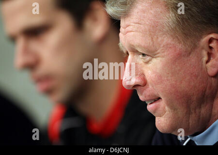 Enschede est l'entraîneur-chef Steve McClaren prend part à une conférence de presse à l'Arena AufSchalke de Gelsenkirchen, Allemagne, 14 mars 2012. Le FC Schalke avec jouer Twente Enschede dans l'Europa League le Jeudi, 15 mars 2012. Photo : FRISO GENTSCH Banque D'Images