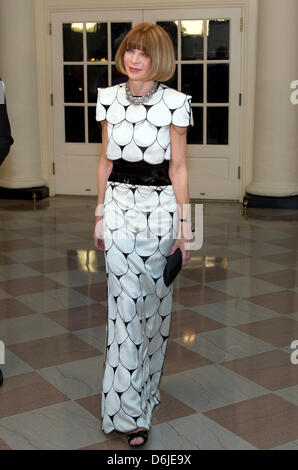 Anna Wintour, rédactrice en chef, revue Vogue arrive pour le dîner officiel en l'honneur du Premier Ministre David Cameron de Grande-Bretagne et sa femme, Samantha, à la Maison Blanche, à Washington, D.C. le mardi, 14 mars 2012..Credit : Ron Sachs / CNP.(RESTRICTION : NO New York ou le New Jersey Journaux ou journaux dans un rayon de 75 km de la ville de New York) Banque D'Images