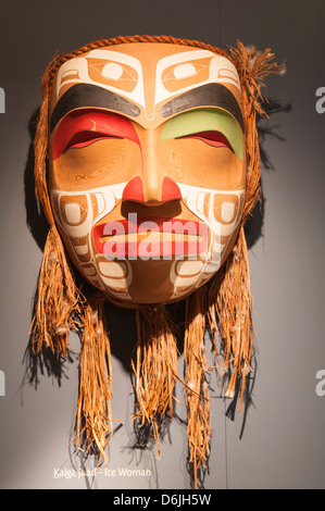 Masque au Centre du patrimoine Haida à Kaay Llnagaay, Haida Gwaii (îles de la Reine-Charlotte), en Colombie-Britannique, au Canada, en Amérique du Nord Banque D'Images
