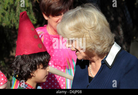 La Camilla, Duchesse de Cornouailles, arrive à la British International École primaire de Djursholm à Stockholm, Suède, 23 mars 2012. Le Prince Charles et son épouse sont sur un tour du Jubilé de diamant de la Scandinavie. Photo : Albert Nieboer / Pays-Bas OUT Banque D'Images