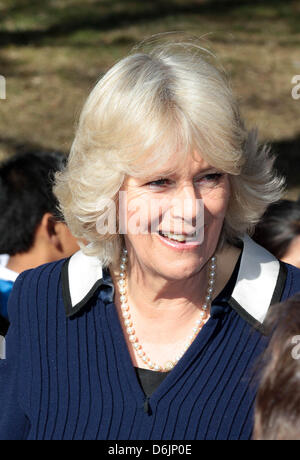 La Camilla, Duchesse de Cornouailles, arrive à la British International École primaire de Djursholm à Stockholm, Suède, 23 mars 2012. Le Prince Charles et son épouse sont sur un tour du Jubilé de diamant de la Scandinavie. Photo : Albert Nieboer / Pays-Bas OUT Banque D'Images