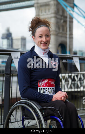 Londres, Royaume-Uni. 19 avril 2013. Les athlètes d'élite en fauteuil roulant et vainqueur de Marathon de Boston, Tatyana McFadden (USA) au cours d'une presse photocall devant la Vierge du dimanche Marathon de Londres.Credit : Elsie Kibue / EK13 Photos/Alamy Live News Banque D'Images