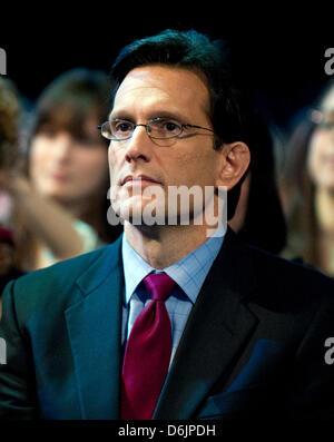 United States House au chef de la majorité Eric Cantor (républicain de Virginie) est à l'écoute que le président Barack Obama prononce une allocution à l'American Israel Public Affairs Committee (AIPAC) Conférence politique à Washington, D.C. le Dimanche, Mars 4, 2012. Credit : Ron Sachs / Piscine via CNP Banque D'Images