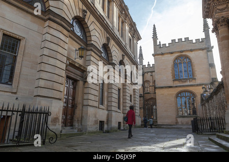 Le passé d'errance Sheldonian Theatre à la Bodleian Library, Oxford, Oxfordshire, Angleterre, Royaume-Uni, Europe Banque D'Images