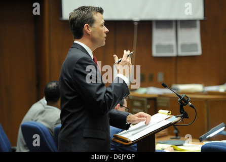 Le procureur de district adjoint David Walgren parle dans le cadre de la réfutation de témoignage lors de l'étape finale de la défense de Conrad Murray dans son Banque D'Images