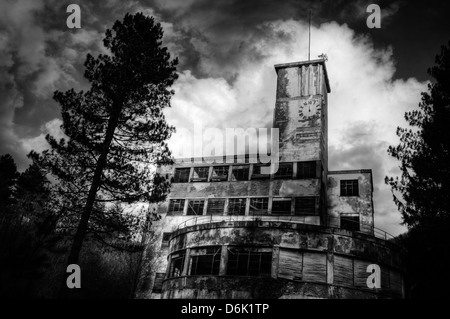 L'Italie, Rovegno. Ancien camp de l'école fasciste abandonnés Banque D'Images