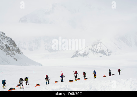 Quitter le camp de base, trek sur Mt McKinley 6194m, le parc national Denali, Alaska, United States of America, USA Banque D'Images