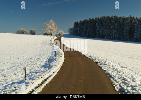 Scène d'hiver en milieu rural, près de Villingen-Schwenningen, Baden-Wurttemberg, Germany, Europe Banque D'Images