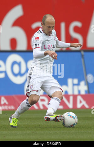 La Munich Arjen Robben joue la balle au cours de la Bundesliga match entre 1. FC Nuremberg et le FC Bayern Munich, sur le stade easyCredit à Nuremberg, Allemagne, 31 mars 2012. Photo : DANIEL KARMANN Banque D'Images