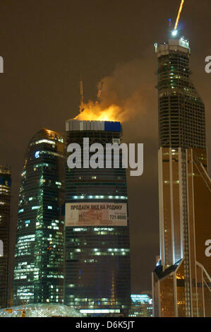 Vue de la construction de l'emplacement de l'immeuble 'Federazija» où un incendie a éclaté à Moscou, Russie, 02 avril 2012. On Constructions prévu pour être terminé en 2013. Photo : Thomas Franke Banque D'Images