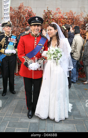 Matt Lauer et Ann Curry s'habiller comme le Prince William et Catherine, duchesse de Cambridge aka Kate Middleton pour une Halloween Banque D'Images