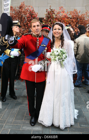 Matt Lauer et Ann Curry s'habiller comme le Prince William et Catherine, duchesse de Cambridge aka Kate Middleton pour une Halloween Banque D'Images