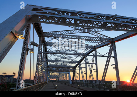 Shelby Pont sur la rivière Cumberland, Nashville, Tennessee, États-Unis d'Amérique, Amérique du Nord Banque D'Images