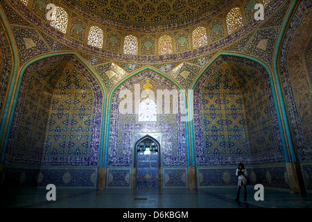 L'intérieur de la mosquée cheikh Lotfollah, Isfahan, Iran, Moyen-Orient Banque D'Images