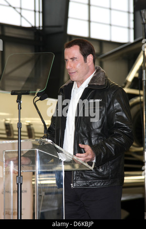 John Travolta à l'avion Bombardier annonce l'événement John Travolta le porte-parole de Bombardier au Hanger 25 à Banque D'Images