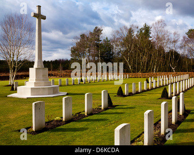 Tombes de guerre du Commonwealth à sur Cannock Chase Staffordshire England UK où Première et Seconde Guerre mondiale sont enterrés Banque D'Images