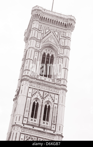 Le Campanile clocher à Florence Cathédrale Doumo en noir et blanc, Sépia, Italie Banque D'Images