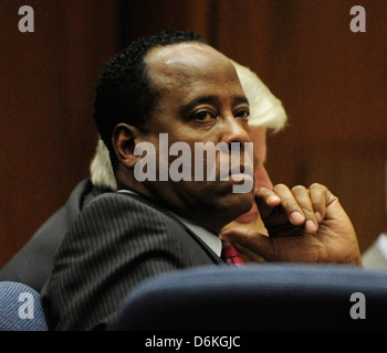 Le Dr Conrad Murray est à l'écoute de témoignages durant son procès l'homicide involontaire dans la mort du chanteur Michael Jackson. Murray Banque D'Images