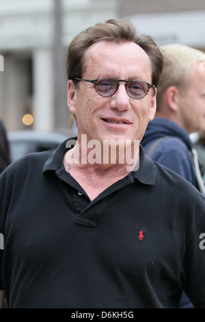 James Woods à faire des courses à Beverly Hills, Los Angeles, Californie - 16.09.11 Banque D'Images