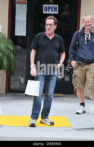 James Woods à faire des courses à Beverly Hills, Los Angeles, Californie - 16.09.11 Banque D'Images