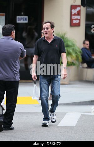 James Woods à faire des courses à Beverly Hills, Los Angeles, Californie - 16.09.11 Banque D'Images