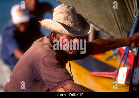 La pêche au homard Jangadas seaworth radeau à voile utilisée par les pêcheurs du nord-est de l'État de Ceará Brésil port Tropical Beach Banque D'Images