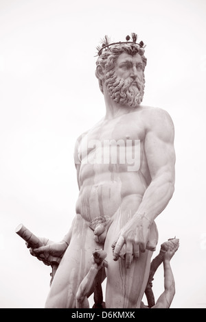 Détails sur Fontaine de Neptune - Fontana di Nettuno par Ammannati (1565), Florence, Italie en noir et blanc, Sépia Banque D'Images