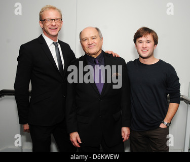 Anders Cato, Stephen Rowe, Haley Joel Osment Ouverture de 'Red' à Suzanne Roberts Theatre Philadelphie, Pennsylvanie - 20.10.11 Banque D'Images