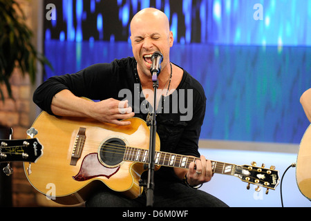 Chris Daughtry Daughtry rock band effectue en direct sur Marilyn Denis Show pour promouvoir leur prochain album 'briser le sort'. Banque D'Images