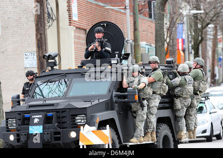 Watertown, Massachusetts, USA. 19 avril, 2013. Véhicule tactique SWAT pendant la poursuite de Djokhar Tsarnaev, l'un des kamikazes présumés Marathon de Boston. Anthony Nesmith/CSM./Alamy Live News Banque D'Images