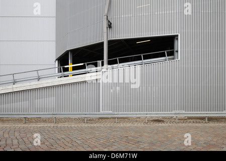 Hambourg, Allemagne, metal façade d'un garage de stationnement dans le port de Hambourg Banque D'Images